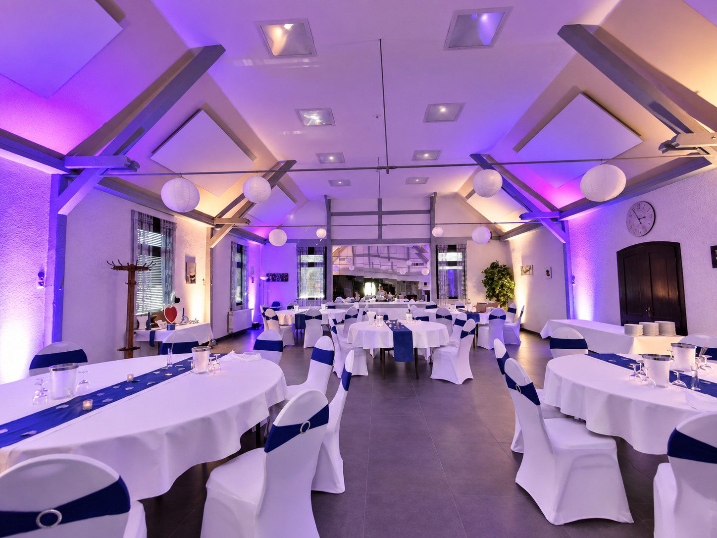 Hochzeit in der Gaststätte Alt Oberau Altenstadt mit weißen Stuhlhussen