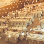 Weiße Stuhlhussen im Alten Zollhaus in Rinteln bei einer Feier – elegante Dekoration für Hochzeiten und besondere Veranstaltungen