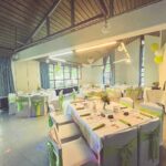 Weiße Stuhlhussen im Haus Degerfeld in Butzbach bei einer Feier – elegante Dekoration für Hochzeiten und besondere Veranstaltungen