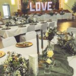 Weiße Stuhlhussen im Rosensaal Steinfurth in Bad Nauheim bei einer Feier – elegante Dekoration für Hochzeiten und besondere Veranstaltungen