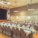 Weiße Stuhlhussen im Bürgerhaus in Heßheim bei einer Feier – elegante Dekoration für Hochzeiten und besondere Veranstaltungen