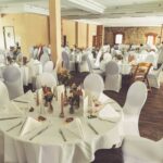 Weiße Stuhlhussen im Best Western Hotel Schlossmühle in Quedlinburg bei einer Feier – elegante Dekoration für Hochzeiten und besondere Veranstaltungen