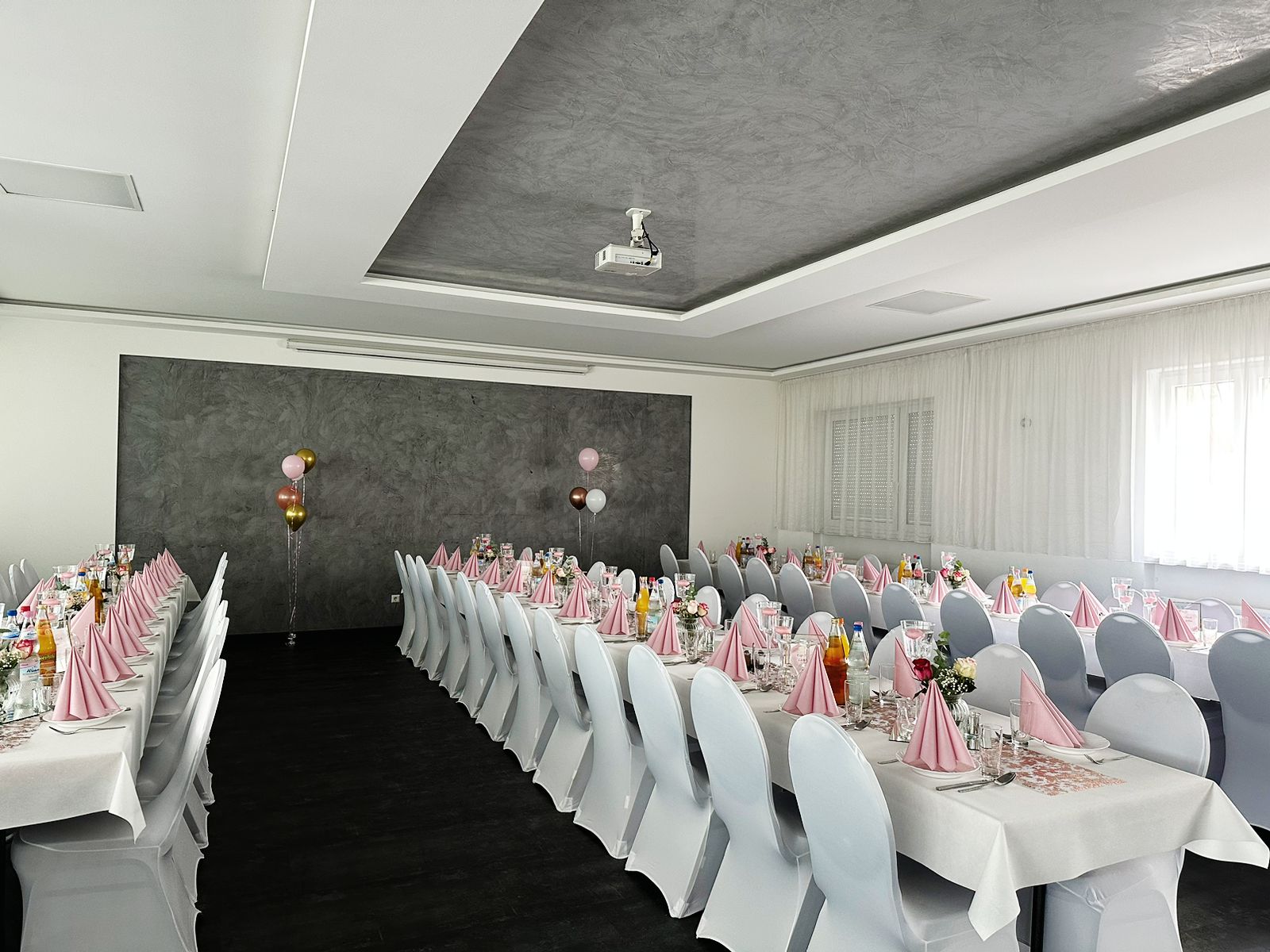 Partyservice Friedrich Heilbronn – Event mit Stuhlhussen Stuhlhussen bei einer Feier mit Partyservice Friedrich in Heilbronn