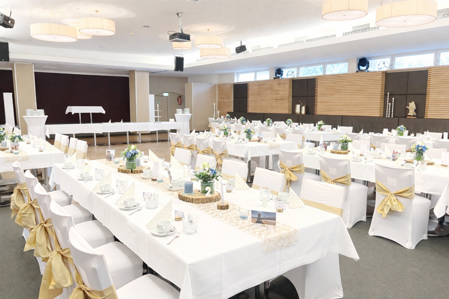 Stuhlhussen im Berghotel Sammüller in Neumarkt in der Oberpfalz bei einer festlichen Feier