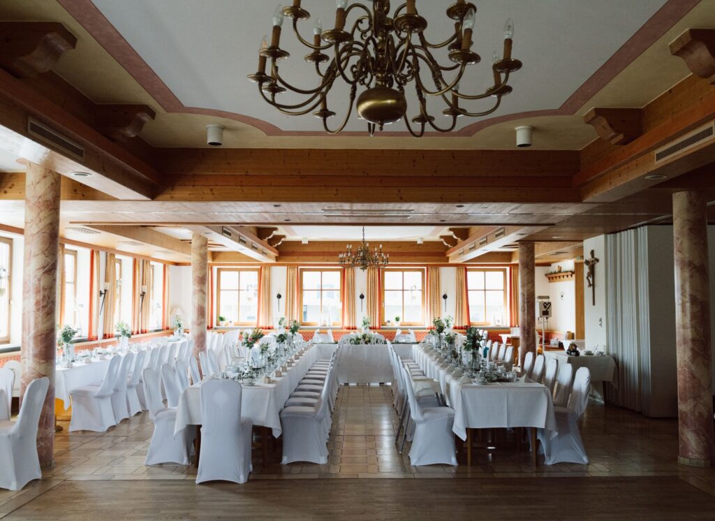 Stuhlhussen im Landgasthof Haas in Karlskron