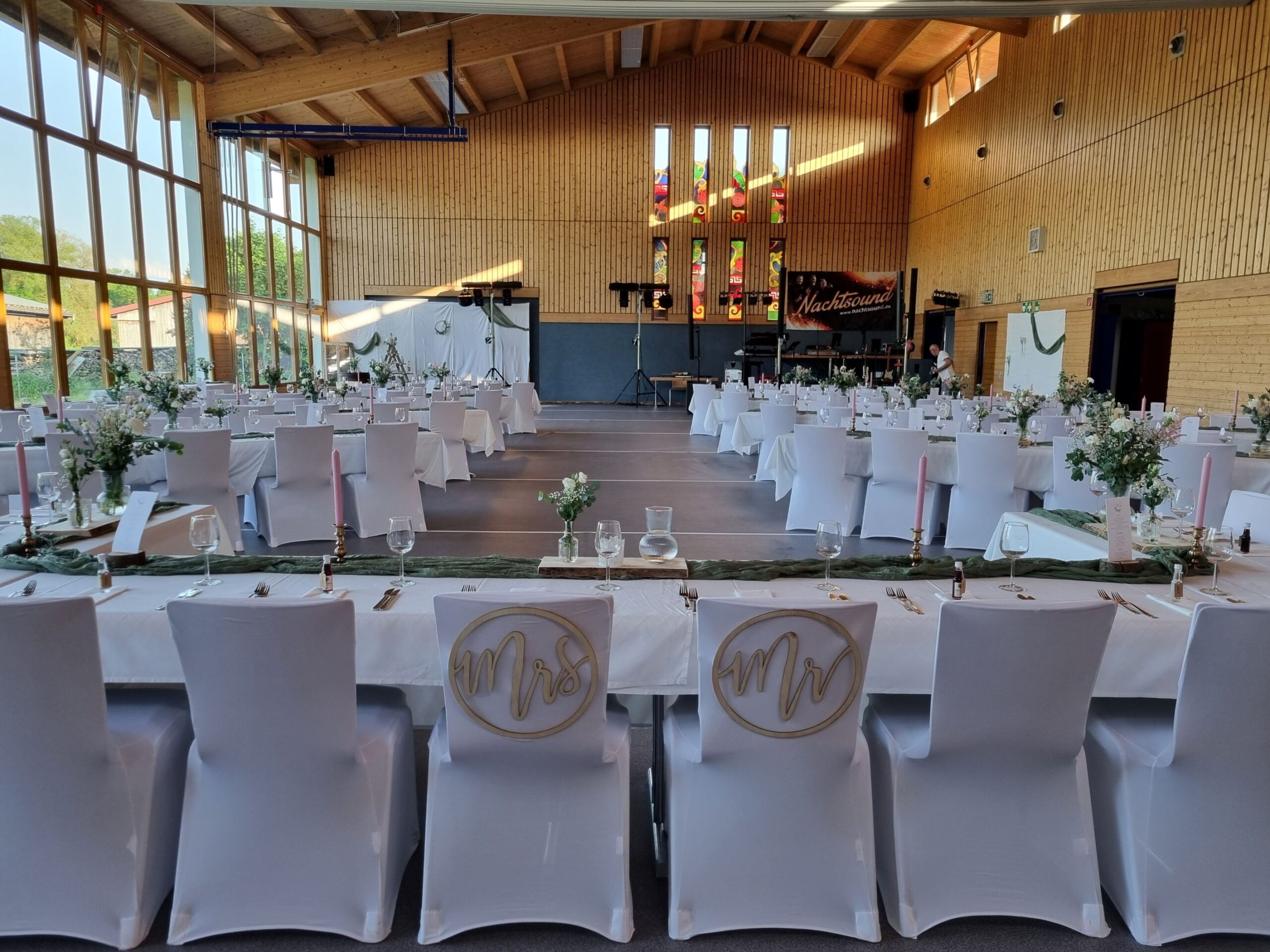Turn- und Festhalle Stein Hechingen – Hochzeit mit Stuhlhussen Stuhlhussen in der Turn- und Festhalle Stein in Hechingen