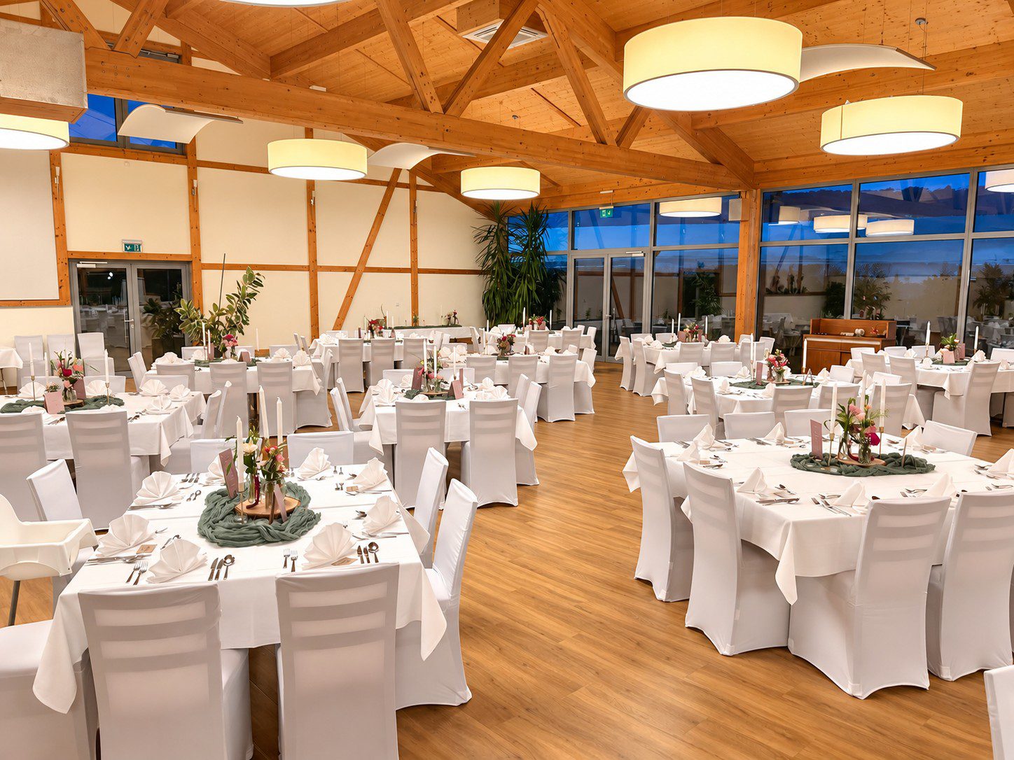 Hofschenke Zum Schwarzen Beck Gerstetten – Hochzeit mit 140 Personen Hochzeit in der Hofschenke Zum Schwarzen Beck Gerstetten mit weißen Stuhlhussen